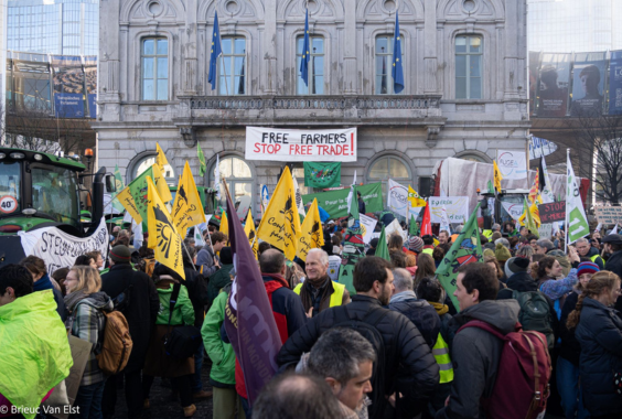 Tine Van Acker: “Ik begrijp de protesten. Veel landbouwers kampen met een immense onzekerheid. Het is een zware job waarvoor je veel moet opgeven.” Foto Brieuc Van Elst tijdens het boerenprotest van 1 februari 2024 in Brussel.