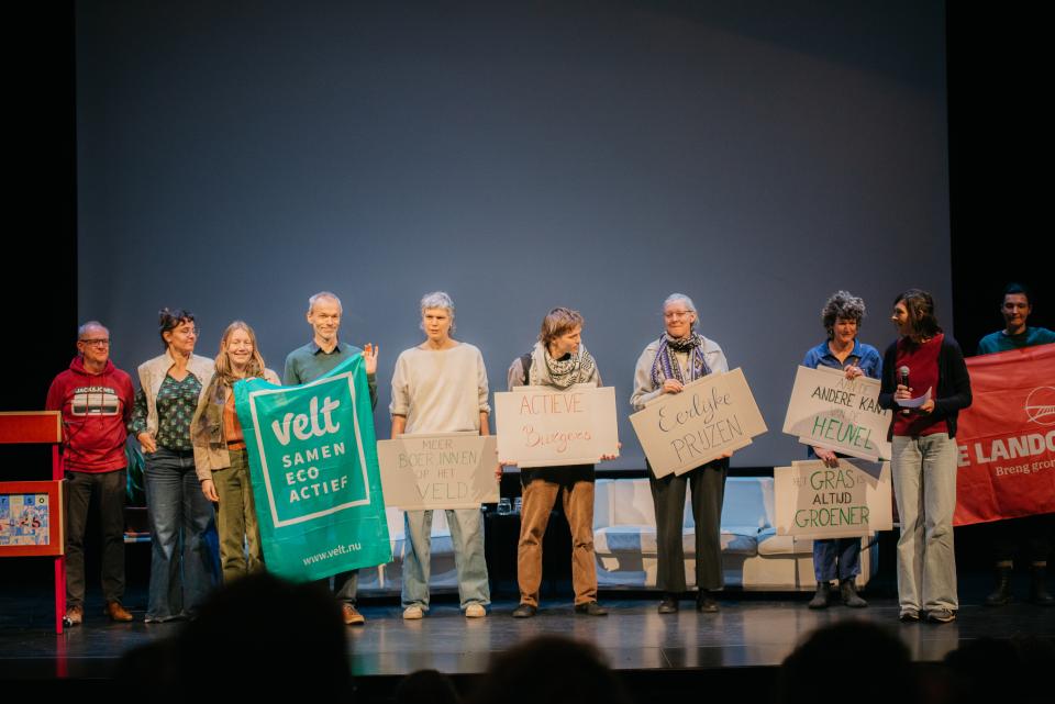Verschillende lidorganisaties Voedsel Anders op podium Kiemkracht